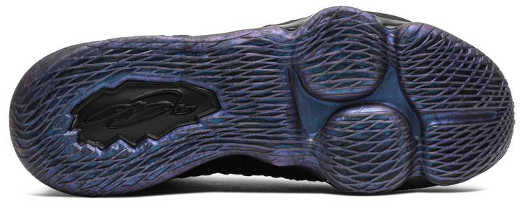Nike LeBron 17 Global Currency