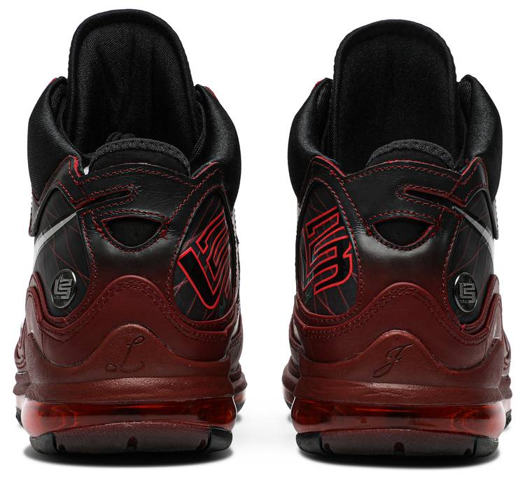 Nike LeBron 7 Retro QS Christmas 2019